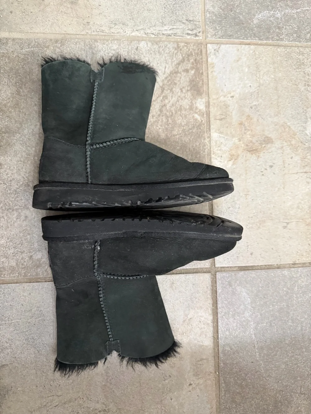 Ugg Classic Kids Bailey Button Boots 5991 Black suede Unisex Size 3